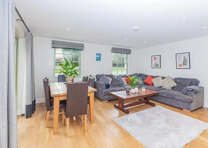 The Gate House - 3 Bed & Parking